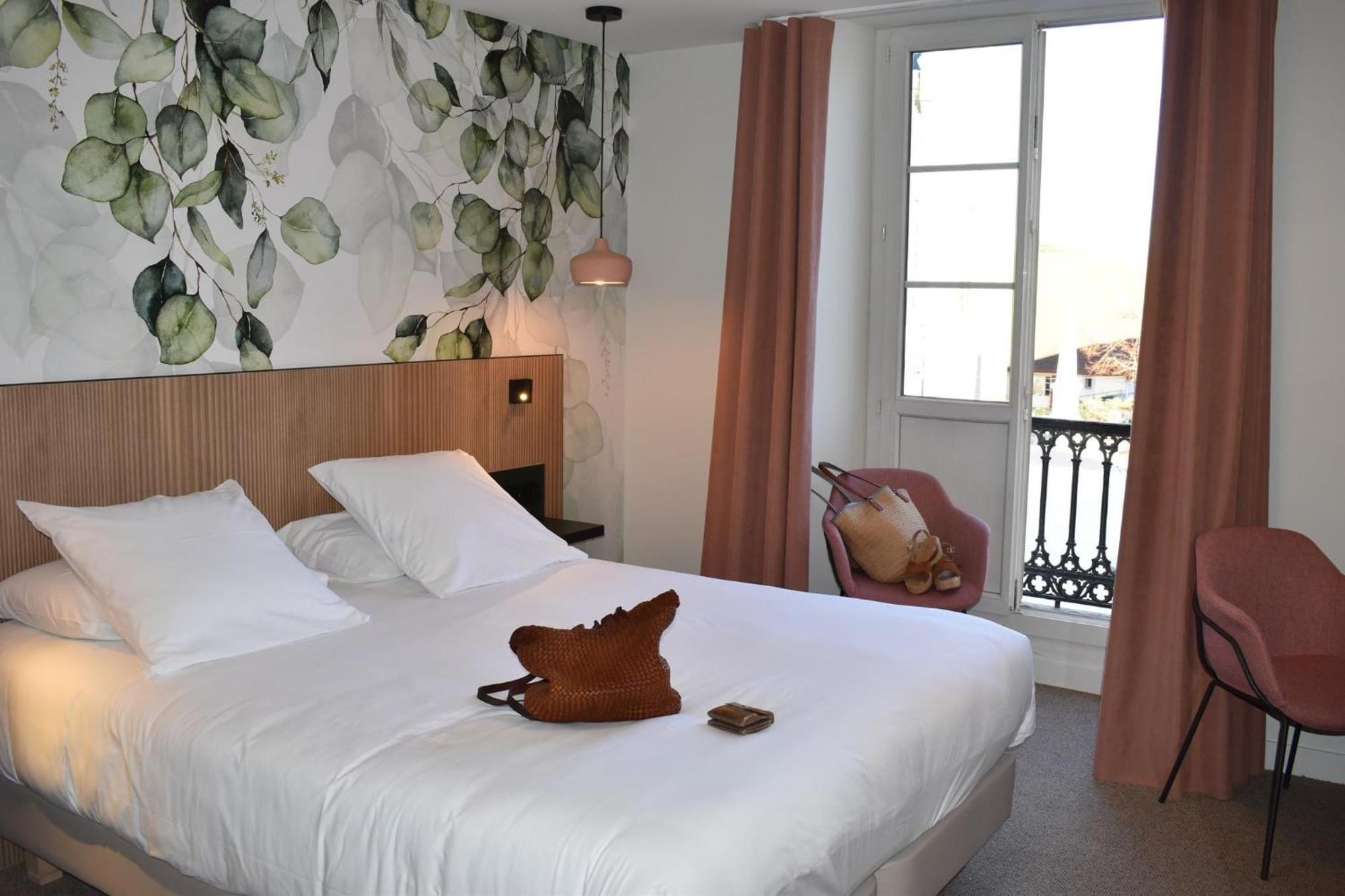 Hotel Les Tilleuls Hasparren Buitenkant foto