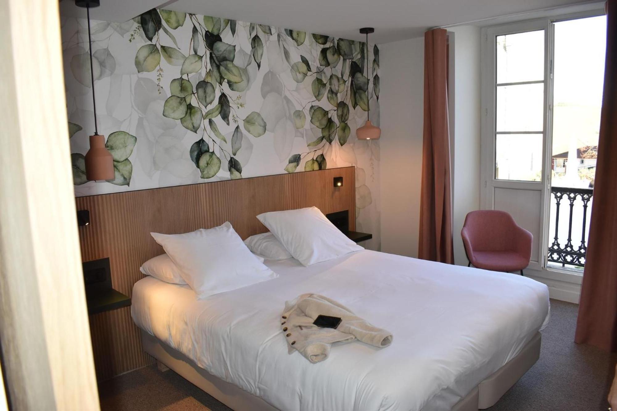 Hotel Les Tilleuls Hasparren Buitenkant foto